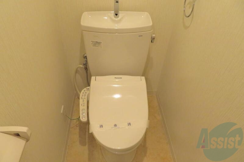 トイレ　トイレにはウォッシュレットが付いていますー。嬉しいですねー。