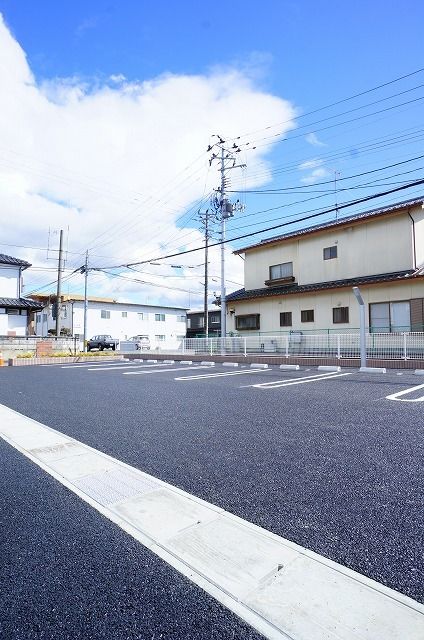 【郡山市田村町徳定のアパートの駐車場】