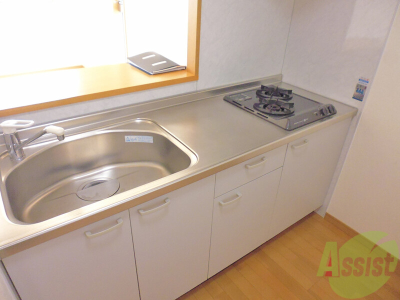 キッチン　人気のシステムキッチン。しかもカウンター式。お料理楽しくね