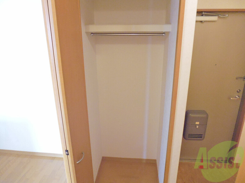 収納　玄関収納まであるんです。コートや高さのある用品もこちらへ