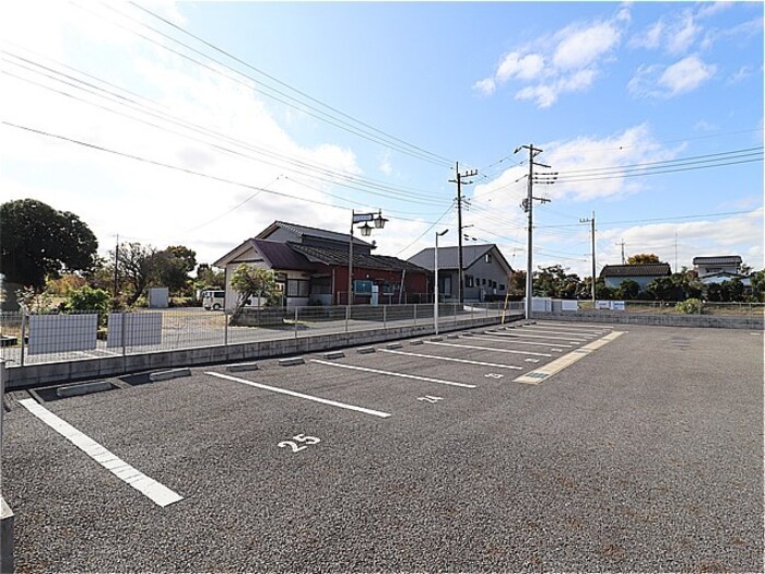 【スカイブルー Ｊの駐車場】