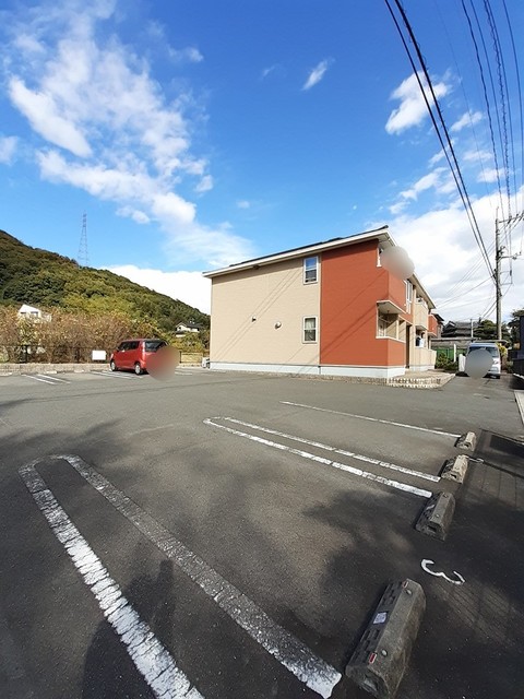 【福山市春日町浦上のアパートの駐車場】