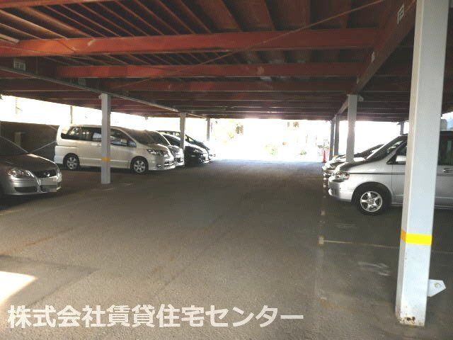 【ハイツ太田（岡公園BL)の駐車場】