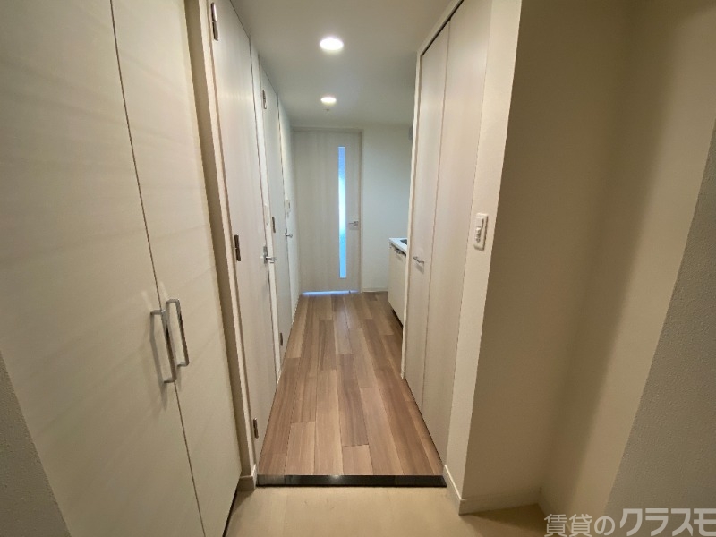 玄関　玄関を一歩入ると・・・こんな感じです。