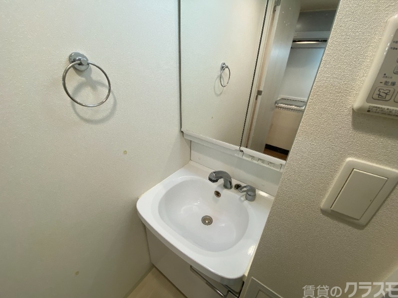 洗面設備　忙しい朝に洗髪洗面化粧台完備です。