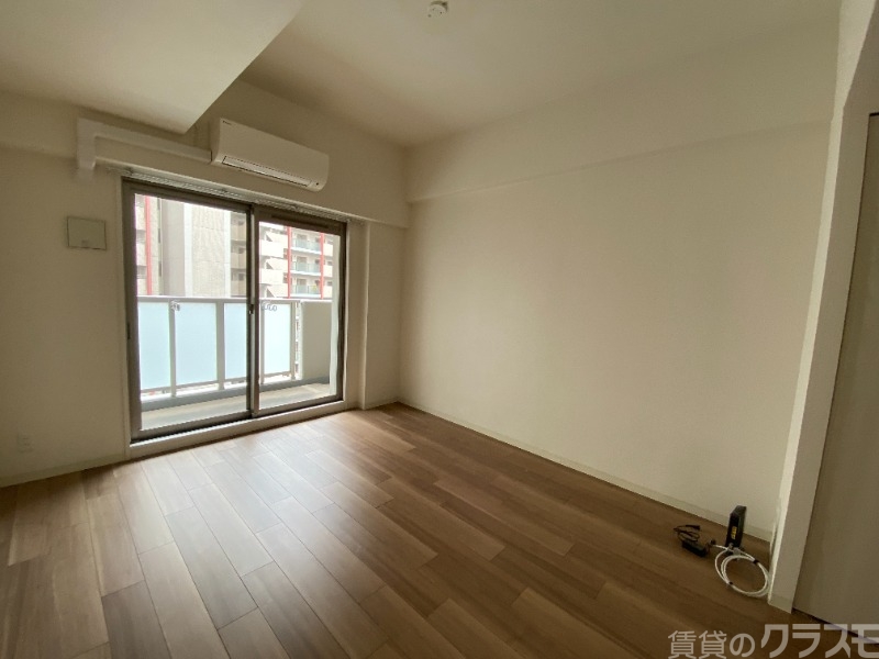 居室・リビング　窓からの光がいい感じです。