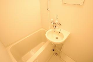 バス・シャワールーム　同タイプの物件写真となります。