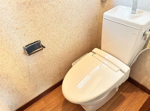 トイレ　温水洗浄便座