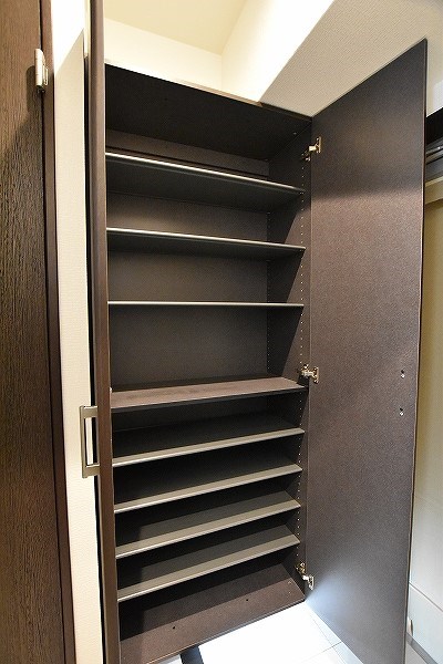 エントランス　★トールタイプシューズBOXなので棚を外せばブーツも置けます