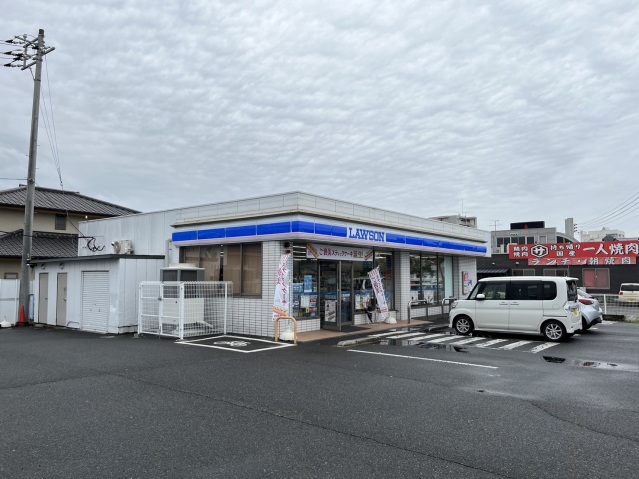 コンビニ　ローソン岡山ドーム前店（コンビニ）まで329m