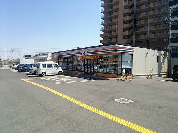 コンビニ　セブンイレブン堺下田町店（コンビニ）まで262m