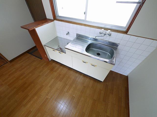 キッチン　コンパクトなキッチンで掃除もラクラク