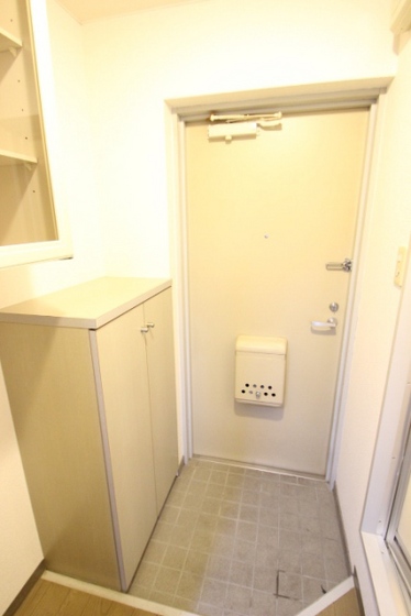 玄関　※別部屋の写真です