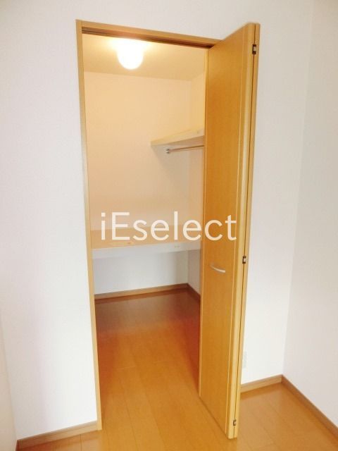 収納　大きなウォークインクローゼットです