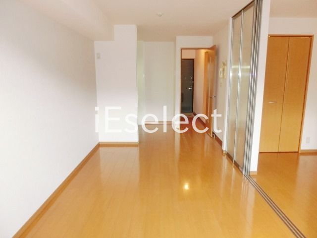 その他部屋・スペース　バルコニー側からのリビングです