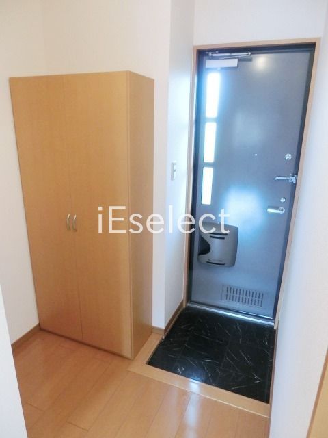 玄関　玄関収納もたっぷりです