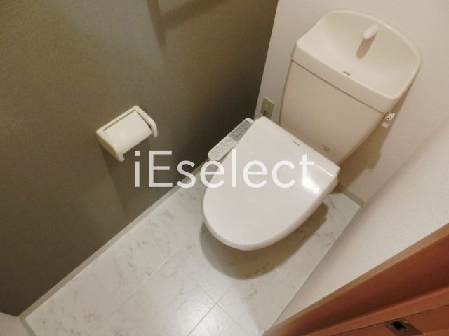 トイレ　嬉しいウォシュレット付き