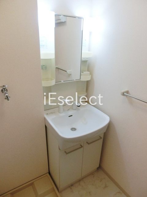 洗面設備　毎朝の身支度に便利な独立洗面台です