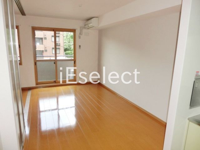 居室・リビング　広々したリビングスペース