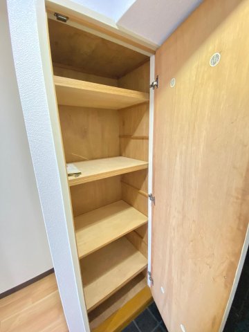 収納　シューズクローゼットあり