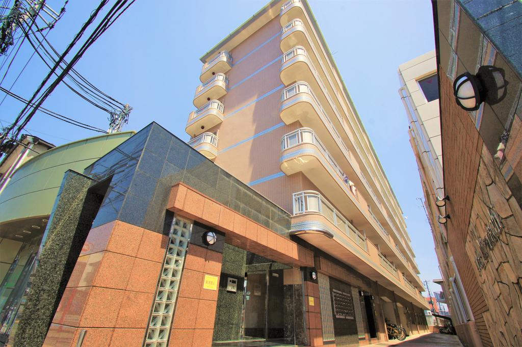 建物外観　宮町商店街沿いのオートロック付マンション。