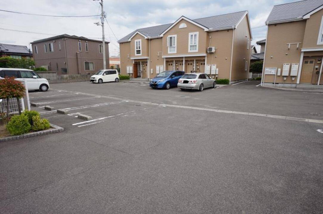 駐車場　駐車場