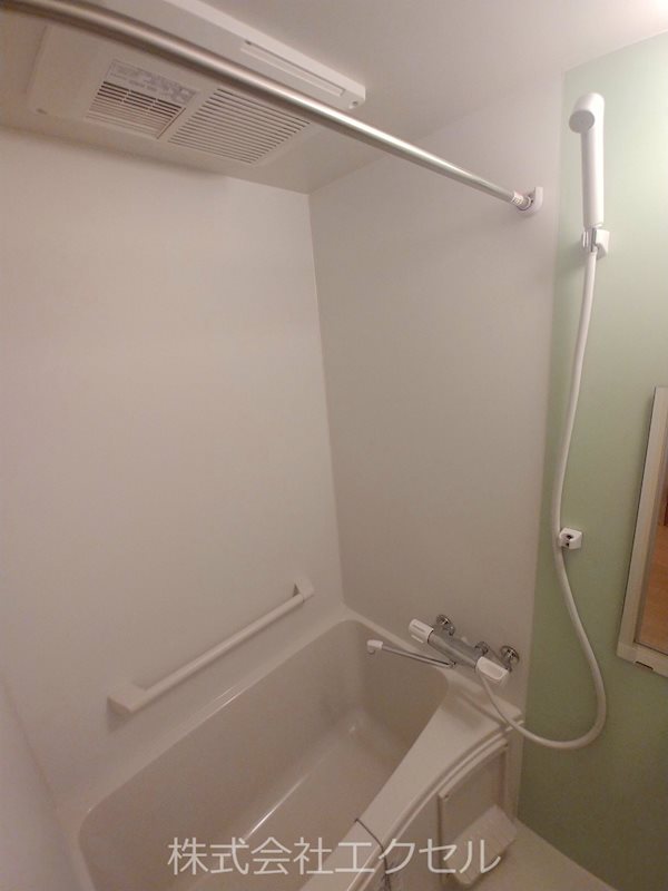 バス・シャワールーム　ゆったりとした浴室です。