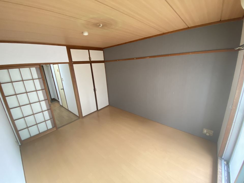 居室・リビング　家具を配置しやすいお部屋です