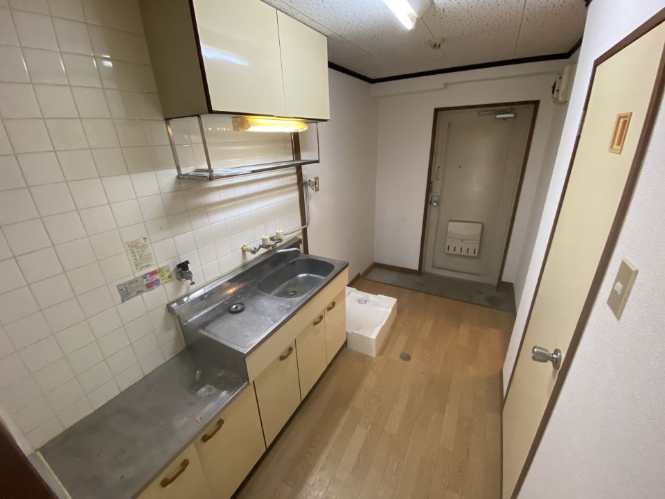 キッチン　調理スペースあり、２口ガスコンロ置けます