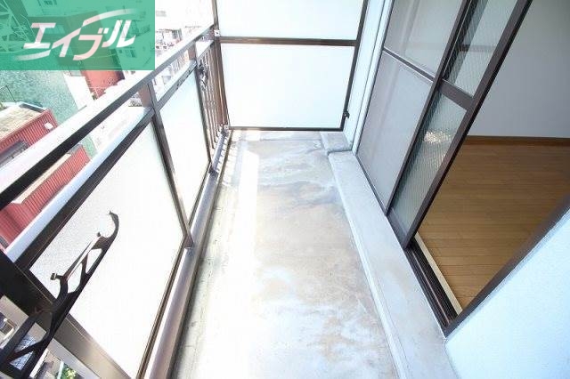 バルコニー　バルコニー（同タイプです）