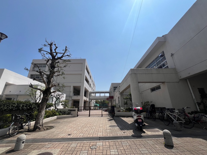 小学校　横浜市立仏向小学校（小学校）まで650m