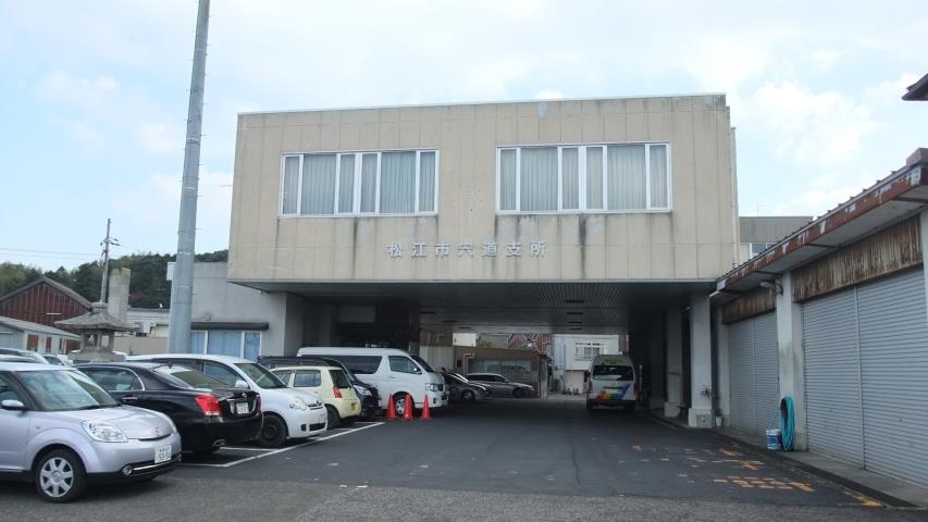 中学校　松江市立宍道中学校（中学校）まで82m