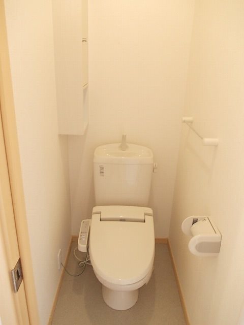 トイレ　同建物別室の写真です。