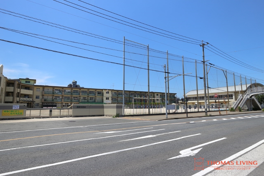 小学校　北九州市立若松中央小学校（小学校）まで338m