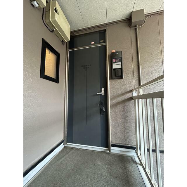 玄関　写真は以前撮影したものです。