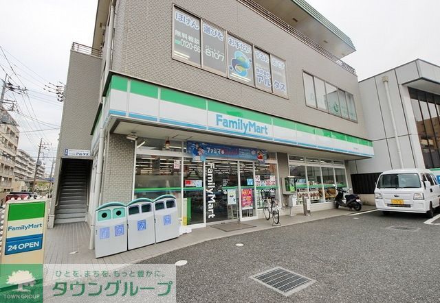コンビニ　ファミリーマート所沢緑町店（コンビニ）まで692m