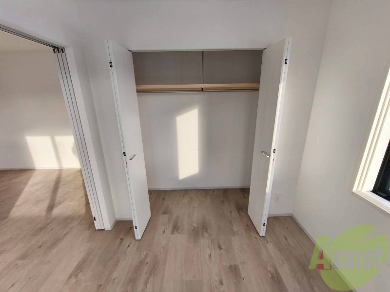 収納　クローゼットは奥行きもあり、荷物が多い方でも安心です。