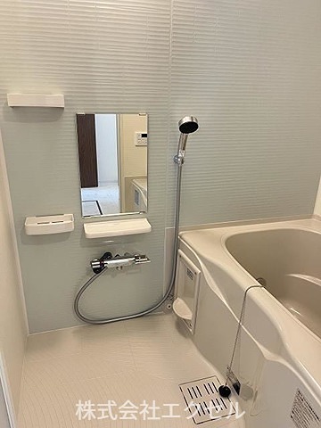 バス・シャワールーム　追い焚き機能付きです。