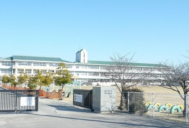 小学校　三日月小学校（小学校）まで2900m