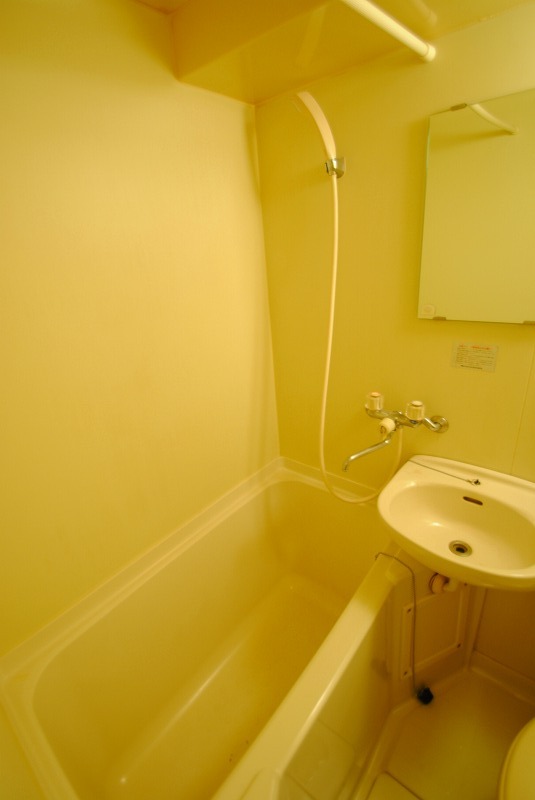 バス・シャワールーム　※室内は現状を優先とします