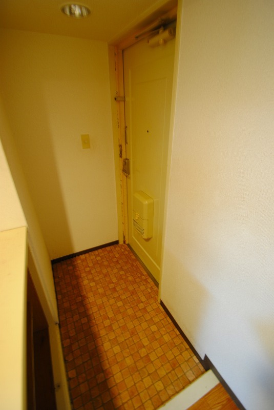 玄関　※室内は現状を優先とします