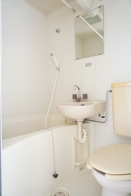 バス・シャワールーム　丸洗い可能！お掃除ラクラクの洗面台付き３点ユニットです☆