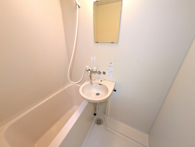 バス・シャワールーム　☆洗面ボウル付き浴室☆