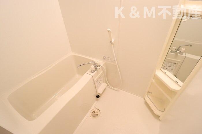 バス・シャワールーム　ゆったり過ごせるお風呂です