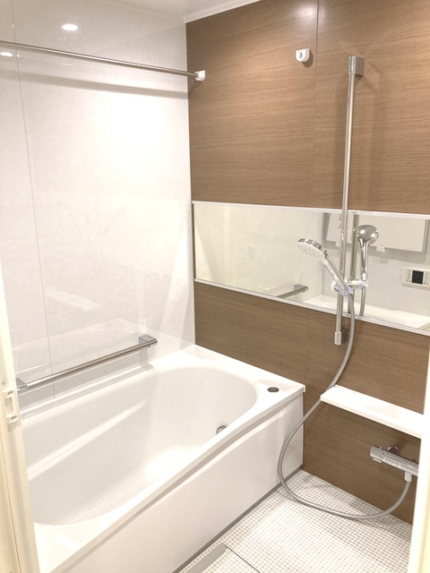 バス・シャワールーム　※写真は同タイプ住戸です。