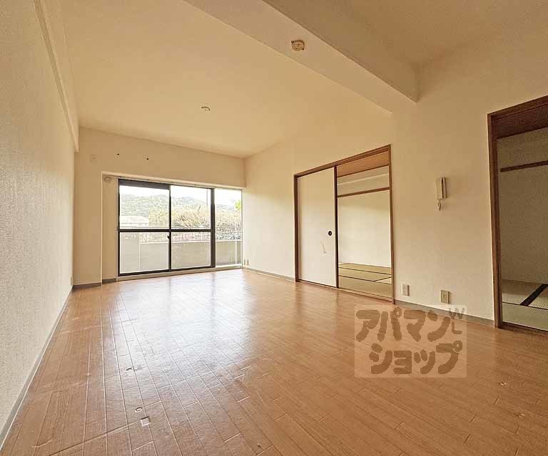 バス・シャワールーム　バスルームです。