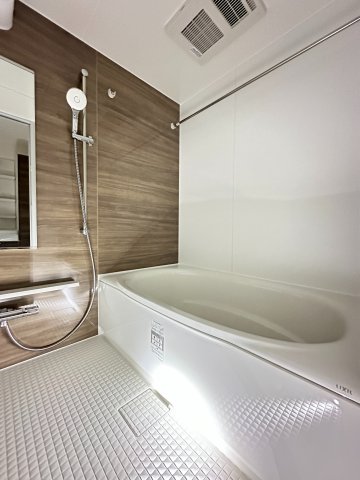 バス・シャワールーム　同型反転