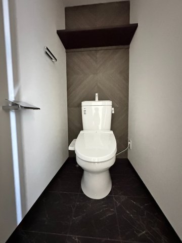 トイレ　同型反転