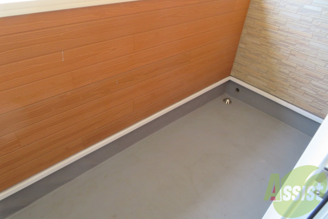 バルコニー　バルコニーは幅があり、広い印象を受けました。