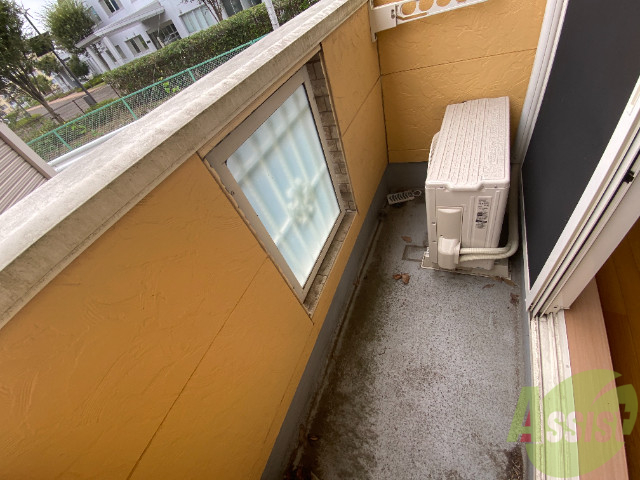 バルコニー　バルコニーはこちら。洗濯物を干すには十分な広さです。